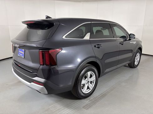 New 2026 Kia Sorento LX image 8
