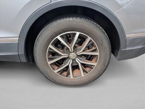 Used 2021 Volkswagen Tiguan SE w/ Panoramic Sunroof Package FWD image 25