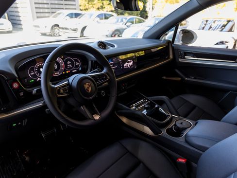 New 2025 Porsche Cayenne S image 4