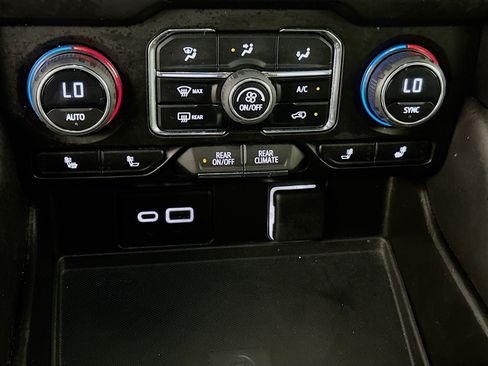 Used 2023 Chevrolet Suburban LT AWD/4WD image 23