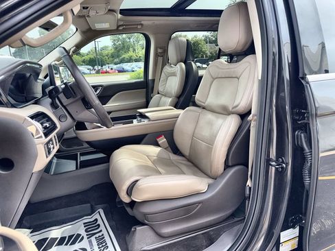 Used 2024 Lincoln Navigator Reserve AWD/4WD image 13