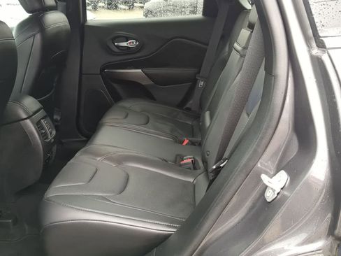 Used 2019 Jeep Cherokee Limited image 19