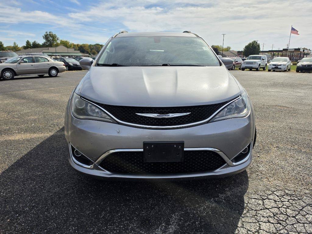 Used 2017 Chrysler Pacifica Touring-L Plus w/ Tire & Wheel Group FWD image 13