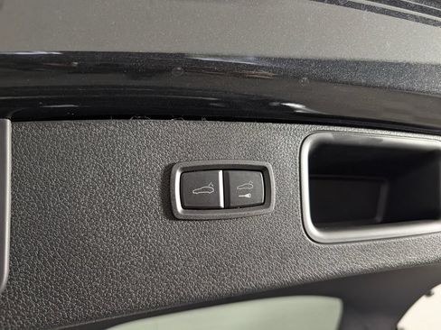 New 2026 Porsche Macan AWD/4WD image 18