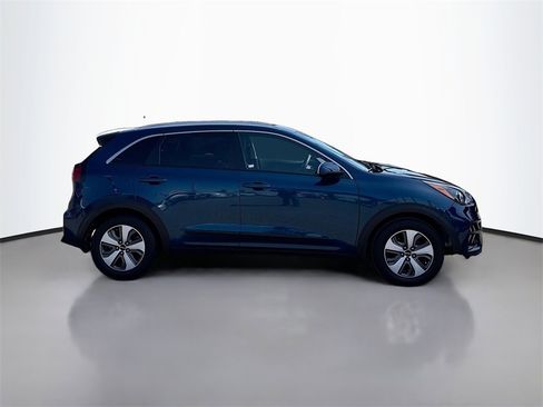 Used 2022 Kia Niro LX image 8