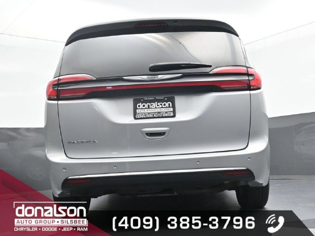 Used 2024 Chrysler Pacifica Touring-L FWD image 16