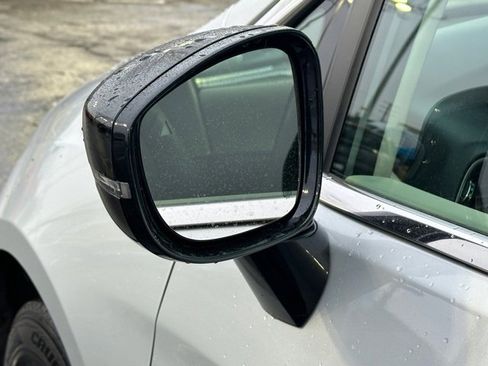 Used 2024 Chrysler Pacifica Touring-L image 12