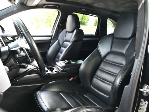 Used 2015 Porsche Cayenne Turbo AWD/4WD image 28