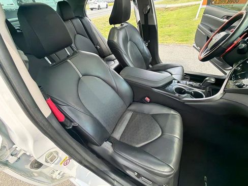 Used 2018 Toyota Camry XSE FWD image 29