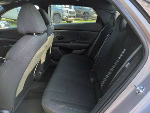 Used 2025 Hyundai Elantra Sport FWD image 12