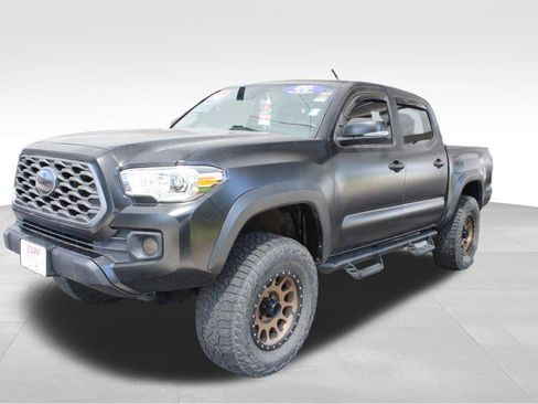 Used 2021 Toyota Tacoma TRD Off-Road w/ Technology Package AWD/4WD image 7