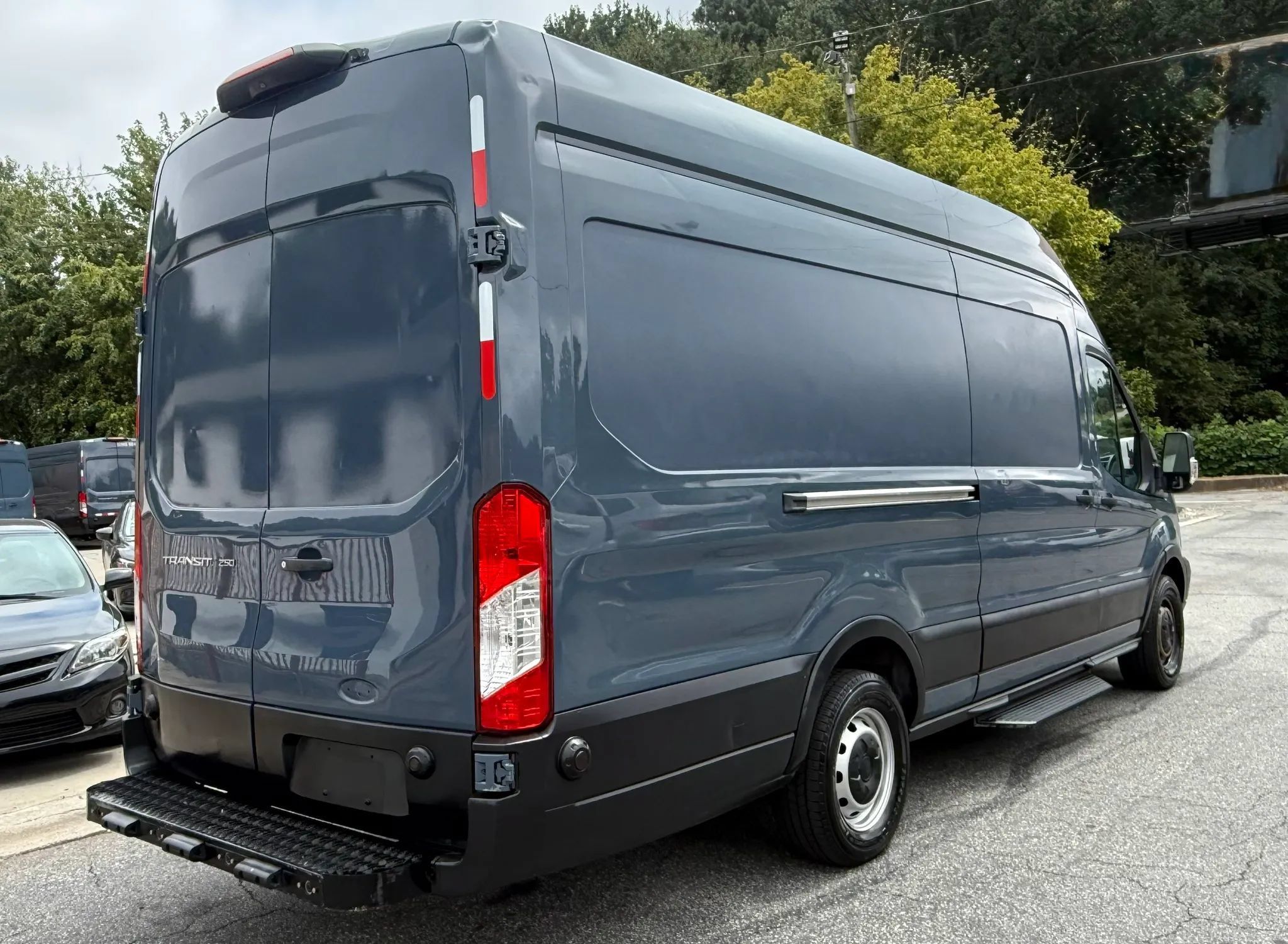 Used 2019 Ford Transit 250 148 High Roof Extended RWD image 4