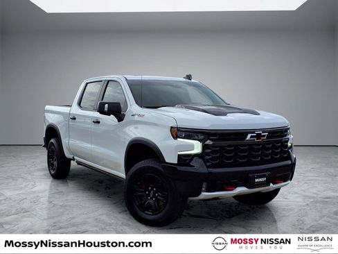 Used 2023 Chevrolet Silverado 1500 ZR2 w/ Technology Package AWD/4WD image 1