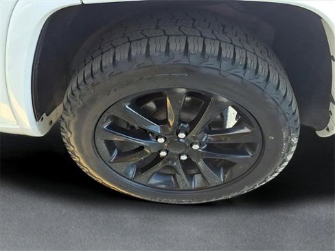 Used 2022 Jeep Grand Cherokee Laredo X image 9