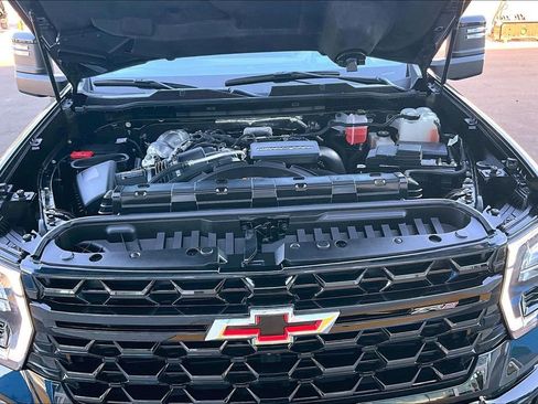 Used 2025 Chevrolet Silverado 2500 ZR2 w/ Technology Package AWD/4WD image 32