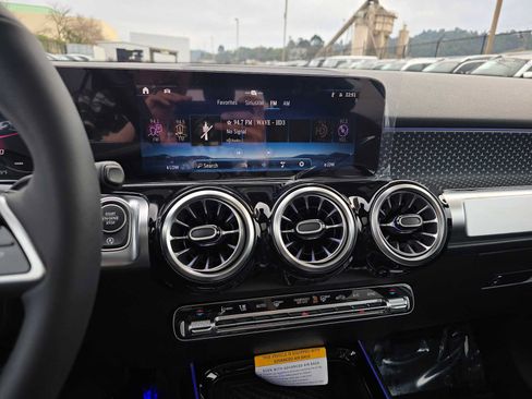 Used 2026 Mercedes-Benz GLB 250 4MATIC image 27