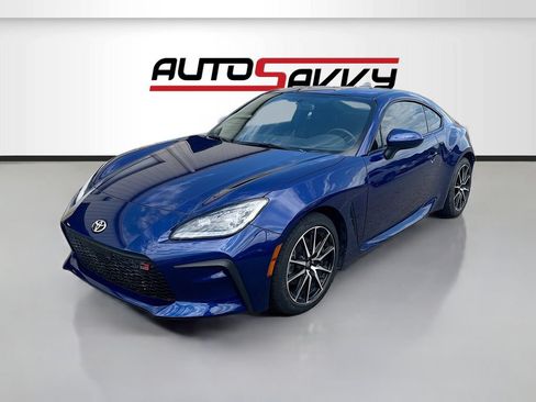 Used 2025 Toyota GR86 RWD image 3