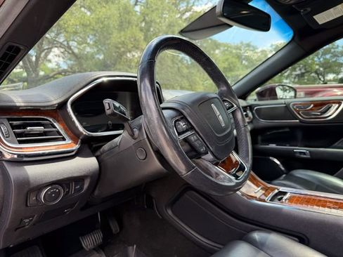 Used 2019 Lincoln Continental Select w/ Continental Climate Package AWD/4WD image 8