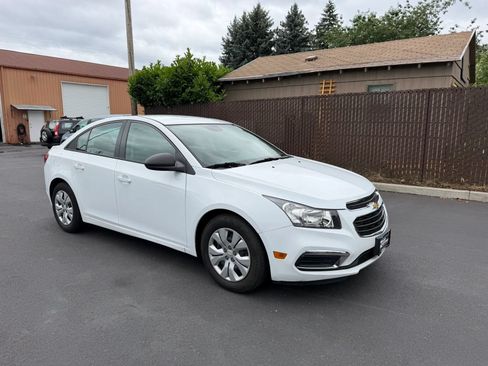 Used 2016 Chevrolet Cruze LS FWD image 3