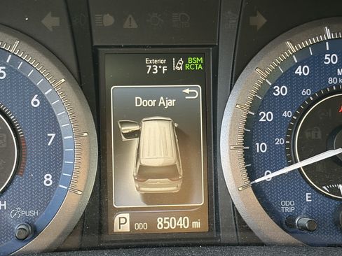 Used 2019 Toyota Sienna XLE FWD image 7