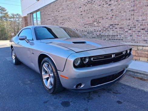 Used 2016 Dodge Challenger SXT image 7