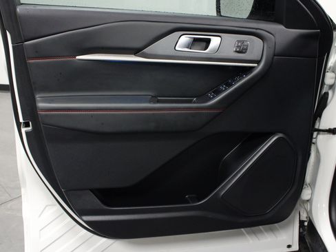 Used 2025 Ford Explorer ST AWD/4WD image 11