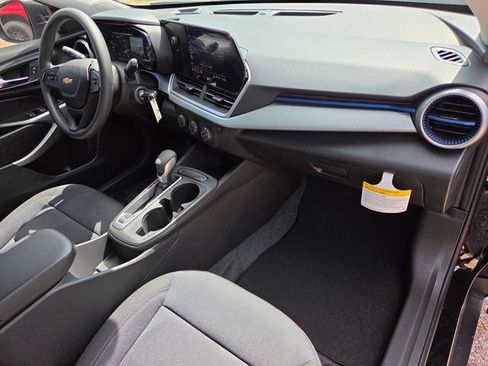 New 2026 Chevrolet Trax LS w/ LS Convenience Package FWD image 28