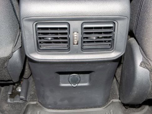 Used 2022 Toyota RAV4 LE AWD/4WD image 19