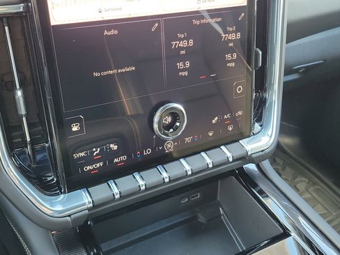 Used 2025 GMC Yukon XL Elevation image 23