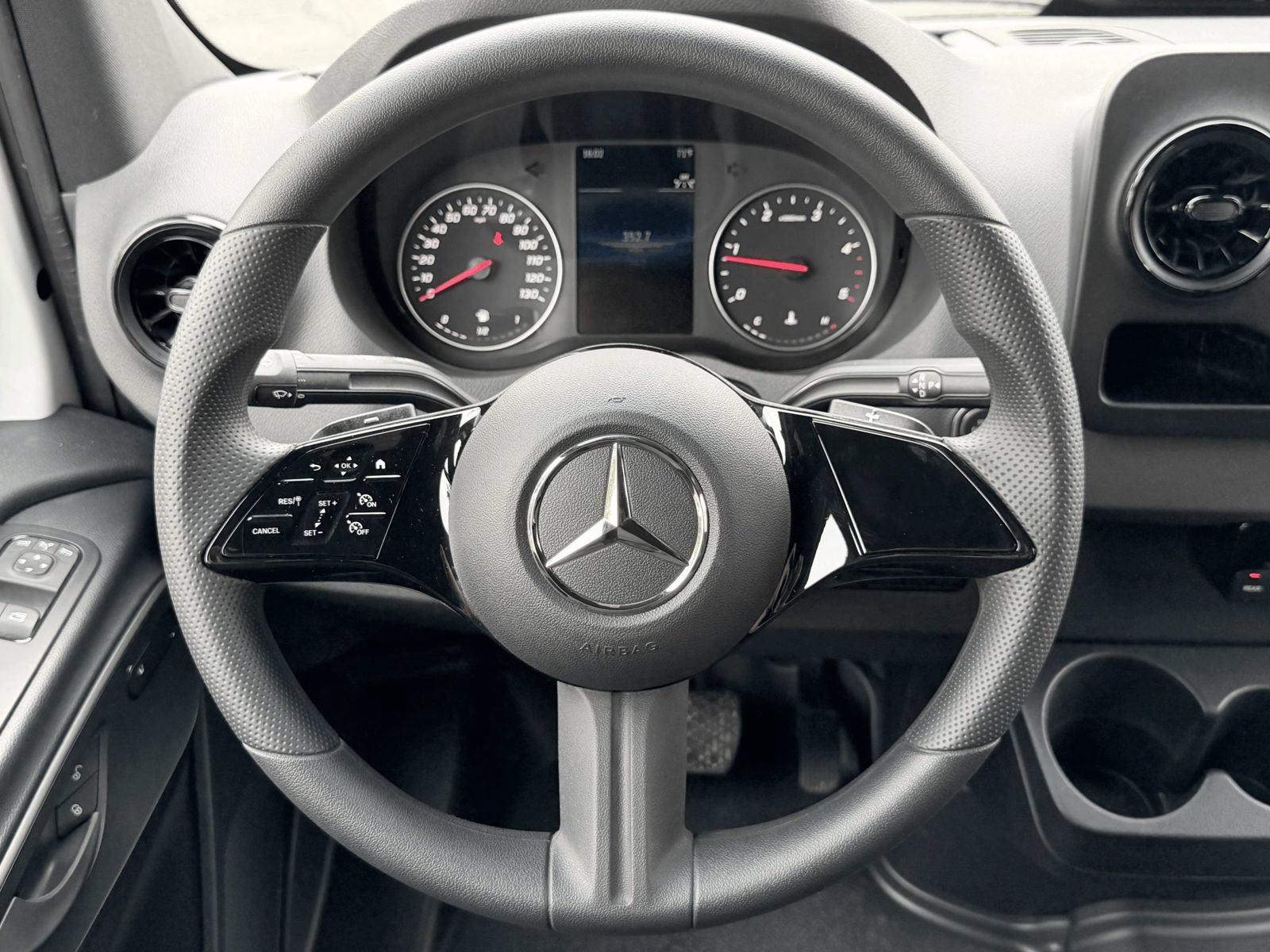 Used 2025 Mercedes-Benz Sprinter 2500 image 13