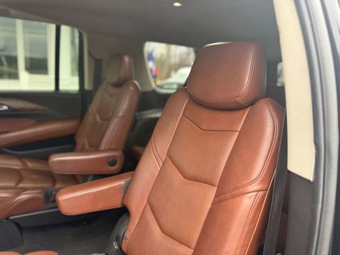 Used 2015 Cadillac Escalade ESV Luxury image 39