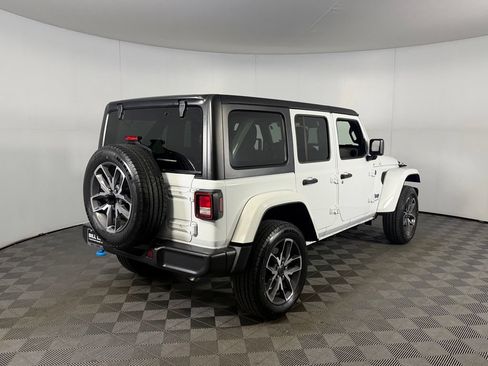 Used 2024 Jeep Wrangler Unlimited AWD/4WD image 7