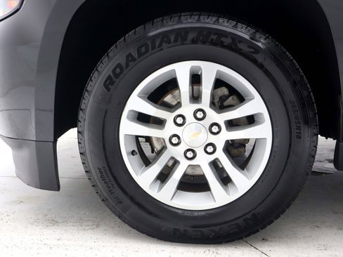 Used 2018 Chevrolet Suburban LS w/ Skid Plate Package image 30