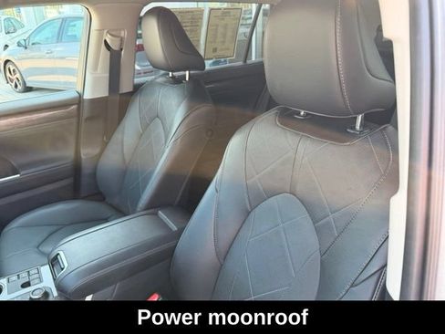 Used 2024 Toyota Highlander Platinum AWD/4WD image 7