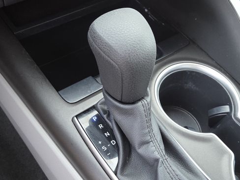 Used 2022 Toyota Camry LE w/ Carpet Mat Package (TMS) FWD image 31