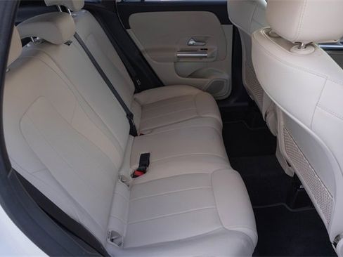 Certified 2025 Mercedes-Benz GLA 250 4MATIC image 19