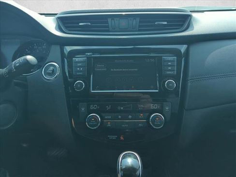 Used 2018 Nissan Rogue SL w/ Premium Package image 11
