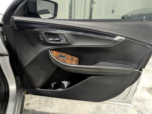 Used 2014 Chevrolet Impala LT w/ Convenience Package image 16