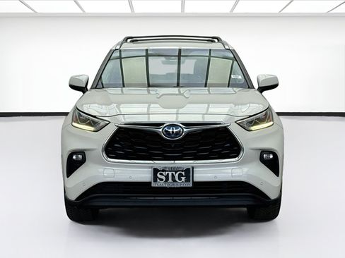 Used 2021 Toyota Highlander Limited AWD/4WD image 2