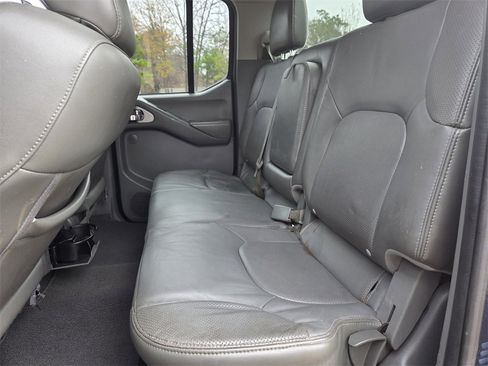 Used 2019 Nissan Frontier SL image 16