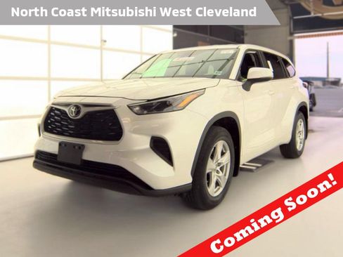 Used 2023 Toyota Highlander L AWD/4WD image 1