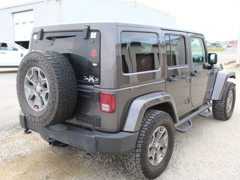 Used 2017 Jeep Wrangler Unlimited Rubicon w/ Connectivity Group AWD/4WD image 6