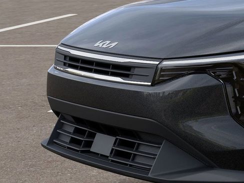 New 2025 Kia K4 LXS image 12