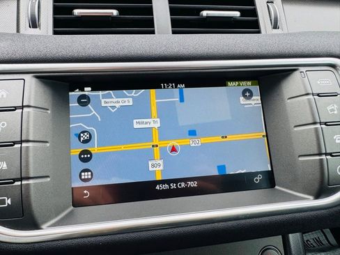 Used 2019 Land Rover Range Rover Evoque SE Premium image 26