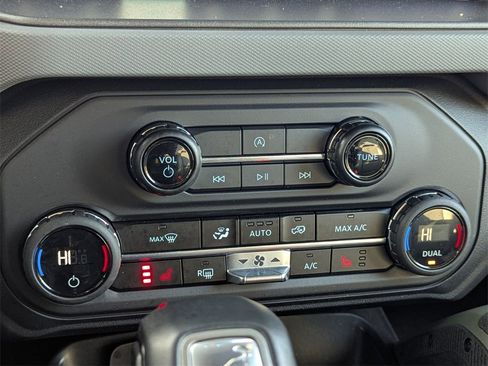 Used 2024 Ford Bronco Everglades image 19
