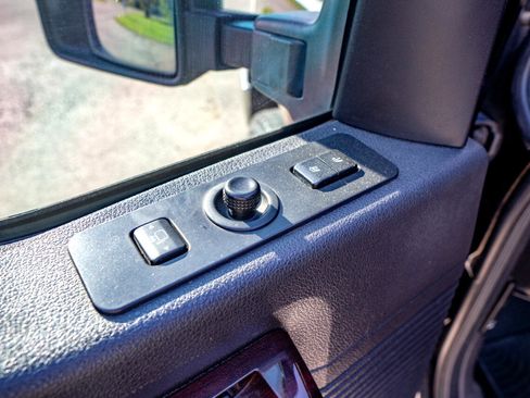 Used 2009 Ford F250 Lariat image 38