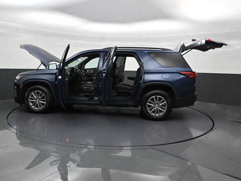 Used 2023 Chevrolet Traverse LT FWD image 34
