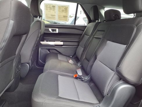 Used 2023 Ford Explorer XLT image 11