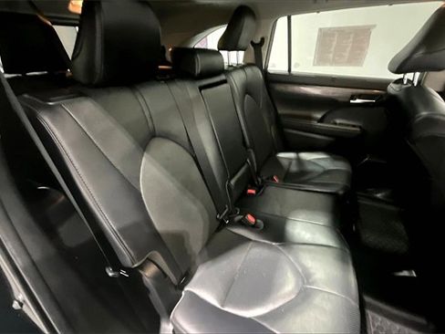 Used 2020 Toyota Highlander Limited image 26