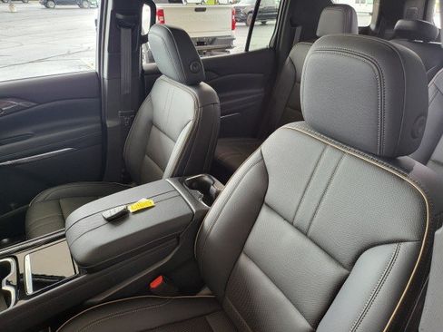 Used 2026 Chevrolet Traverse High Country w/ LPO, Floor Liner Package AWD/4WD image 12